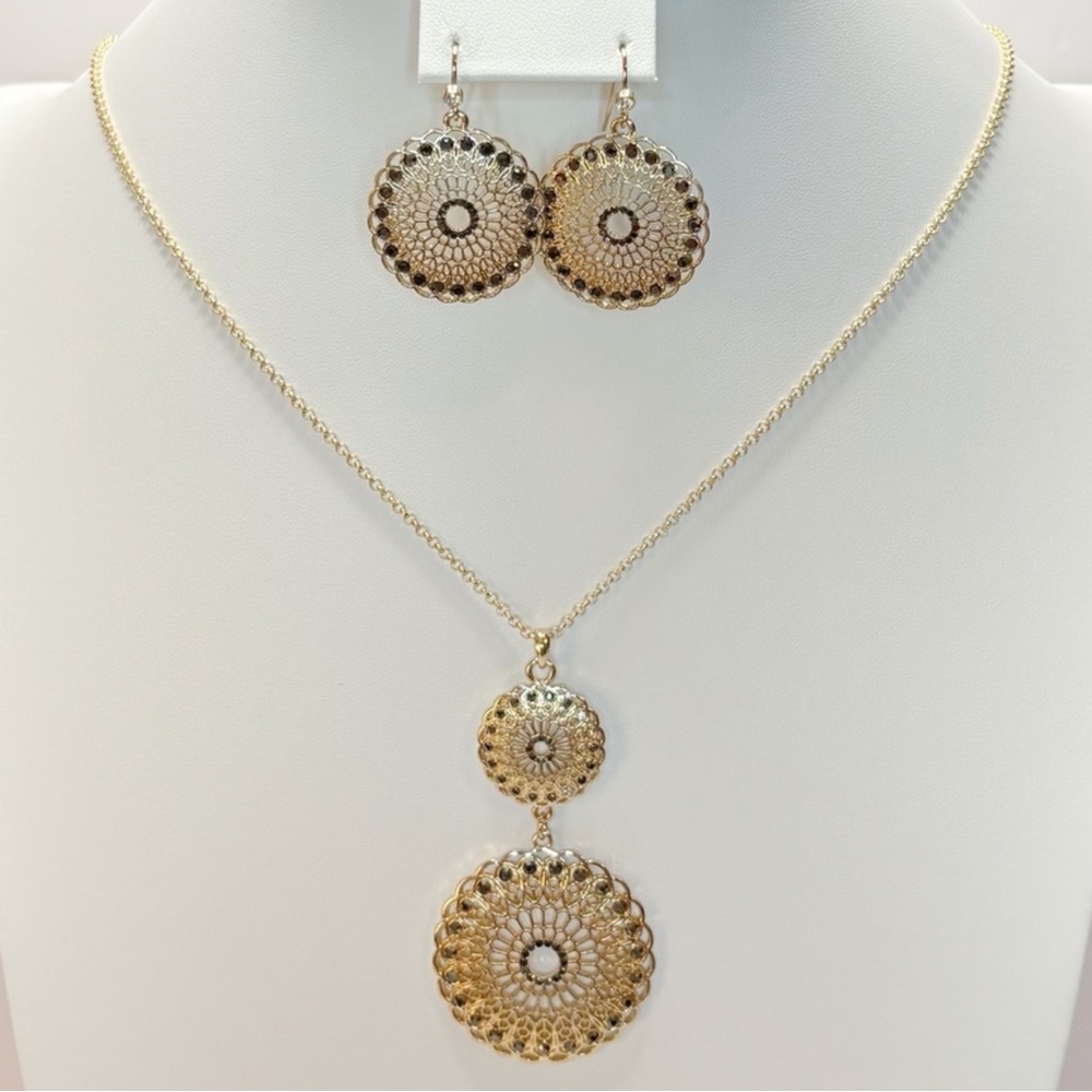 NWT Circle of Elegance Gold Filigree Necklace & Earring Set
